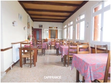 VENTE DE MURS LE CHAFFAUT ST JURSON (04) ANCIEN Bar Hôtel Restaurant "CHEZ GINETTE" avec GARAGES, DEPENDANCES, COURS INTERIEURE