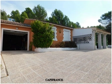 LE VAL (83) Maison de plain-pied rénovée avec photovoltaïque, terrain plat et garage