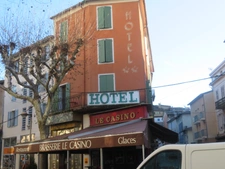 DIGNE LES BAINS (04) à vendre HOTEL/BUREAU en centre ville / 15 chambres