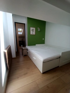A LOUER A DIGNE-LES-BAINS (04) CHARMANT APPARTEMENT T2 MEUBLE RENOVE 