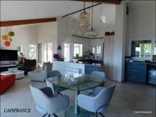HYERES (83) Maison individuelle vue mer avec terrasse sur 5 000 m² de terrain/double garage