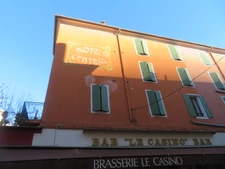 DIGNE LES BAINS (04) à vendre HOTEL/BUREAU en centre ville / 15 chambres