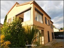 DIGNE-LES-BAINS 04000 A VENDRE Maison traditionnelle avec 2 appartements, terrain plat et clos, garage et cave
