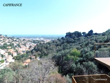 HYERES (83) Maison individuelle vue mer avec terrasse sur 5 000 m² de terrain/double garage