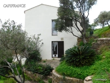 HYERES (83) Maison individuelle rénovée vue mer avec terrasse sur 5 000 m² de terrain/double garage