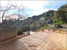 Dpt VAR (83) A vendre à Hyères Maison de caractère très belle vue dégagée sur la Rade de Hyères avec terrain arboré
