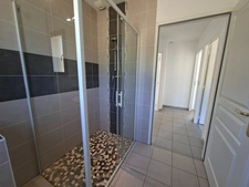 Maison récente de plain-pied – DPE A/A – 3 chambres – Terrain 1 500 m² – Pressignac-Vic (24)