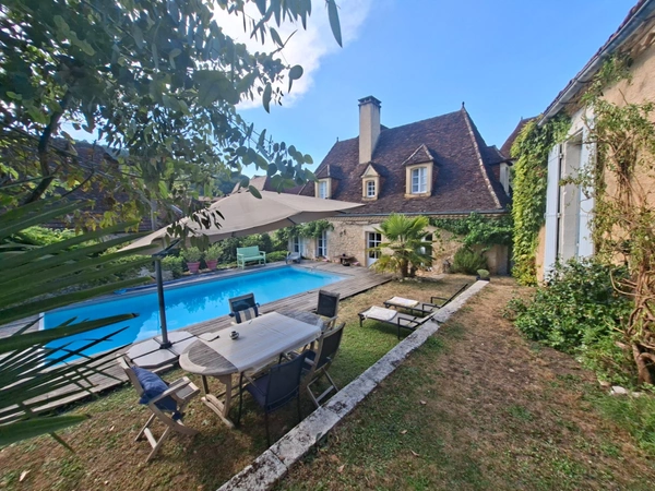 Maison de village avec piscine au Bugue