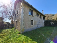 House for sale in Le Bugue town centre with garage (24)