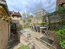 Stone house in the heart of the village of Le Bugue (24)