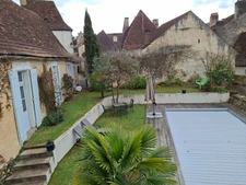 PROPRIÉTÉ DE CHARME AVEC PISCINE, MAISON D'AMIS ET JARDIN CLOS AU CŒUR DU PÉRIGORD NOIR
