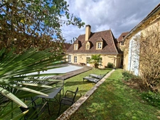Stone house in the heart of the village of Le Bugue (24)