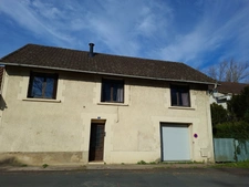House for sale in Le Bugue town centre with garage (24)