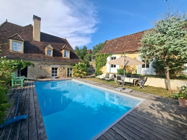 Maison de village avec piscine au Bugue