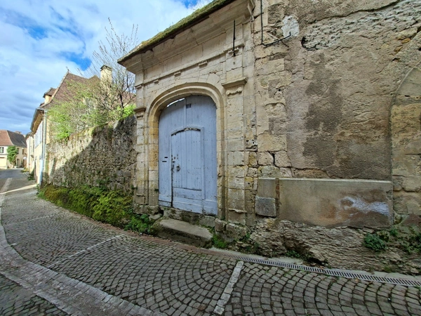 PROPRIÉTÉ DE CHARME AVEC PISCINE, MAISON D'AMIS ET JARDIN CLOS AU CŒUR DU PÉRIGORD NOIR