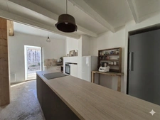 Maison rénovée à vendre à Bords – Calme, dépendances et beau potentiel