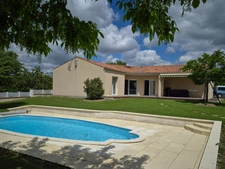 Maison plain-pied d’environ 87 m² avec piscine et terrain clos de 1 300 m²