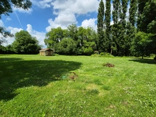 Maison avec seconde habitation, dépendances et grand terrain – Fort potentiel à Champdolent