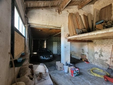 Maison avec fort potentiel + local commercial au centre de Bords