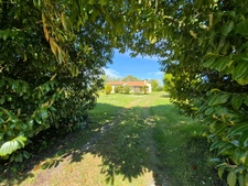MAISON DE PLAIN-PIED SANS VIS-À-VIS SUR + DE 2 400 m² DE TERRAIN