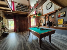 Maison avec nombreuses dépendances, studio et terrain constructible de plus de 3 000 m²