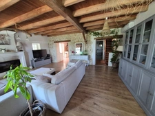 Maison avec nombreuses dépendances, studio et terrain constructible de plus de 3 000 m²