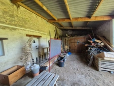 Maison avec nombreuses dépendances, studio et terrain constructible de plus de 3 000 m²