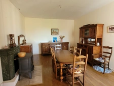 Maison avec fort potentiel + local commercial au centre de Bords