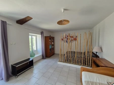 Maison avec nombreuses dépendances, studio et terrain constructible de plus de 3 000 m²