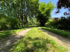 Maison avec nombreuses dépendances, studio et terrain constructible de plus de 3 000 m²