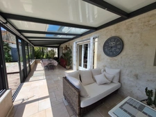 Maison avec nombreuses dépendances, studio et terrain constructible de plus de 3 000 m²