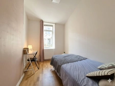 COUP DE CŒUR – Appartement centre Rochefort, au calme, 84 m² avec cour et grand séjour