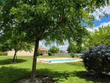 Maison plain-pied d’environ 87 m² avec piscine et terrain clos de 1 300 m²