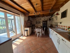 Maison avec nombreuses dépendances, studio et terrain constructible de plus de 3 000 m²