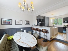 House for sale with 9 rooms, garden, swimming pool, garage, in the Reims district (51)