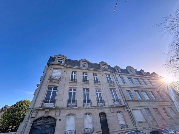 HOTEL PARTICULIER à vendre 22 pièces REIMS (51)
