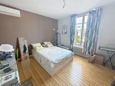 House for sale with 9 rooms, garden, swimming pool, garage, in the Reims district (51)