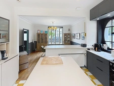 House for sale with 9 rooms, garden, swimming pool, garage, in the Reims district (51)