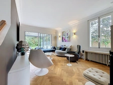 House for sale with 9 rooms, garden, swimming pool, garage, in the Reims district (51)