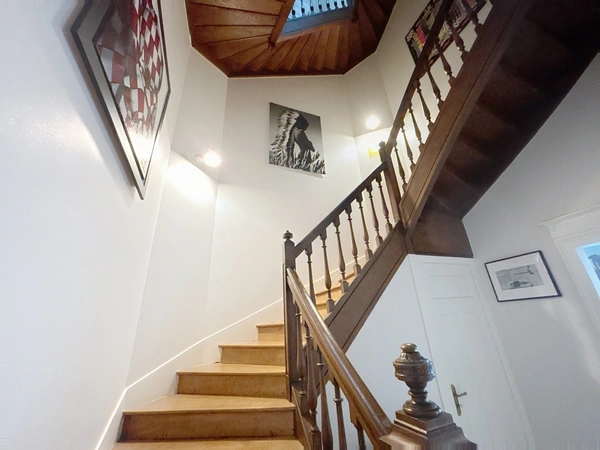 Maison à vendre 15 pièces, jardin et garages REIMS (51)