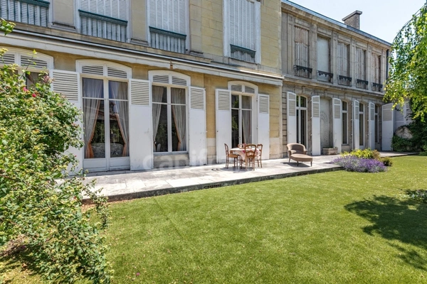 Appartement à vendre 7 pièces, jardin et parkings REIMS (51)