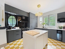 House for sale with 9 rooms, garden, swimming pool, garage, in the Reims district (51)