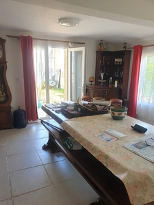 House 182 m² for sale in CHALAIS (16) with 7 rooms, 4 to 6 bedrooms – Amenities within walking distance – Great potential! Land!