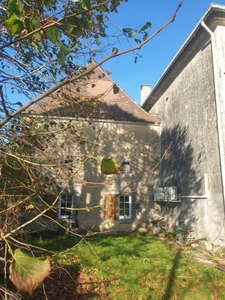 House of 400 m² of living space for sale, near Barbezieux (16), outbuildings of approximately 1,000 m², land of 12,000 m²!!!