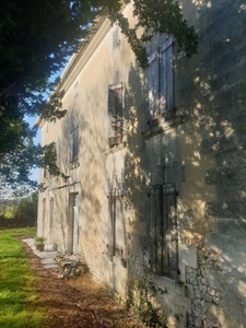 House of 400 m² of living space for sale, near Barbezieux (16), outbuildings of approximately 1,000 m², land of 12,000 m²!!!