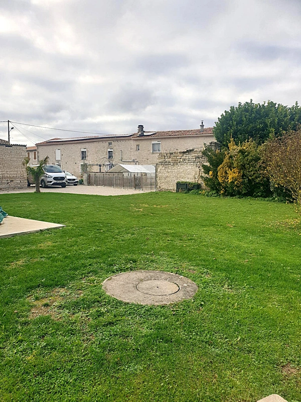 Maison 244 m² viager à vendre occupé 2 têtes AIGRE (16) terrain 2.8 hectares