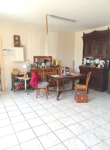 House 182 m² for sale in CHALAIS (16) with 7 rooms, 4 to 6 bedrooms – Amenities within walking distance – Great potential! Land!