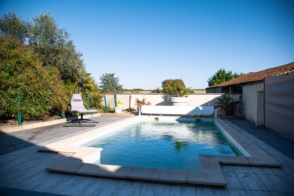 Maison 121m² + Studio 23.50m² et piscine à vendre proche de LA COURONNE (16400)