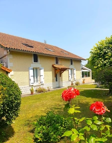 Maison 181 m² – Barbezieux (16) – 4/5 chambres, terrain 3 300 m², 2 garages