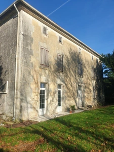 House of 400 m² of living space for sale, near Barbezieux (16), outbuildings of approximately 1,000 m², land of 12,000 m²!!!
